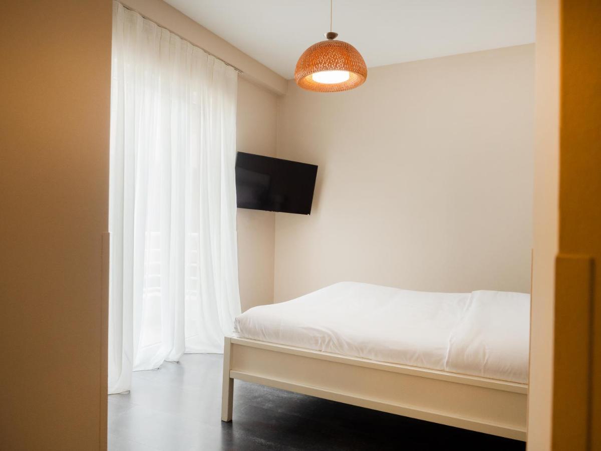 Lake Drive Rooms&Apartments Тирана Экстерьер фото