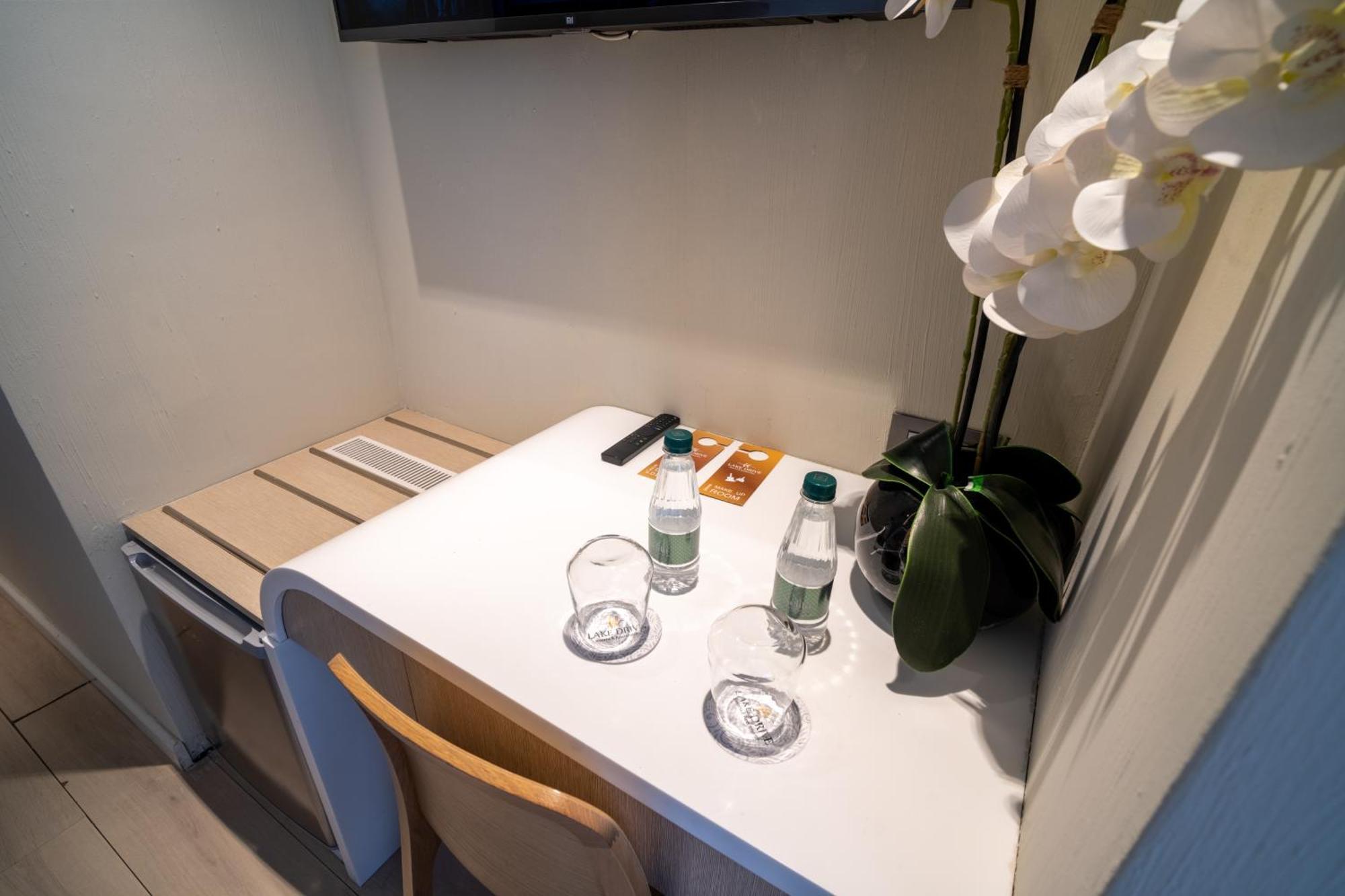 Lake Drive Rooms&Apartments Тирана Экстерьер фото