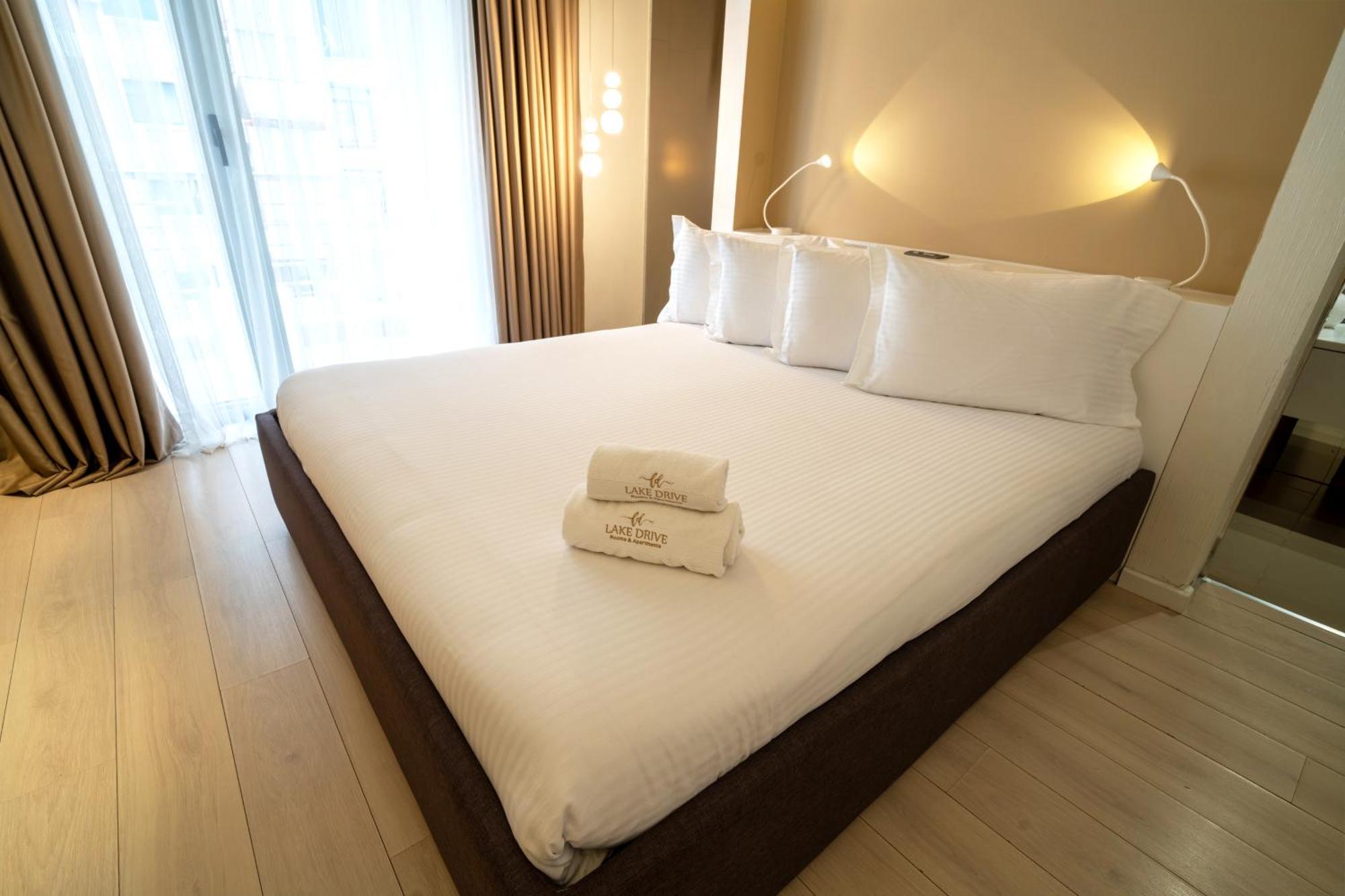 Lake Drive Rooms&Apartments Тирана Экстерьер фото