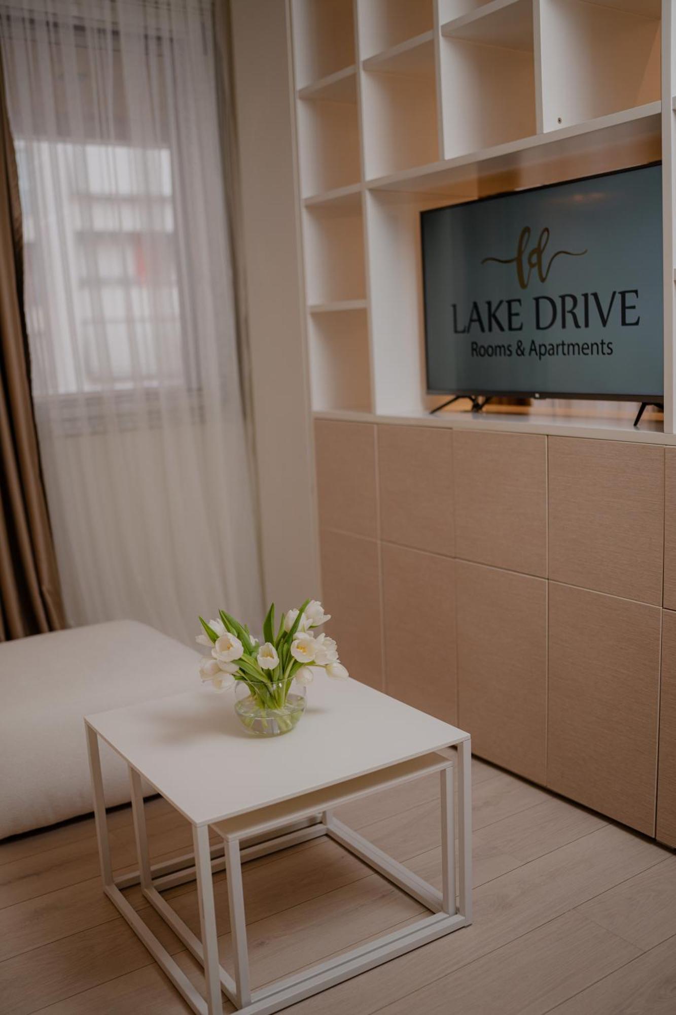 Lake Drive Rooms&Apartments Тирана Экстерьер фото