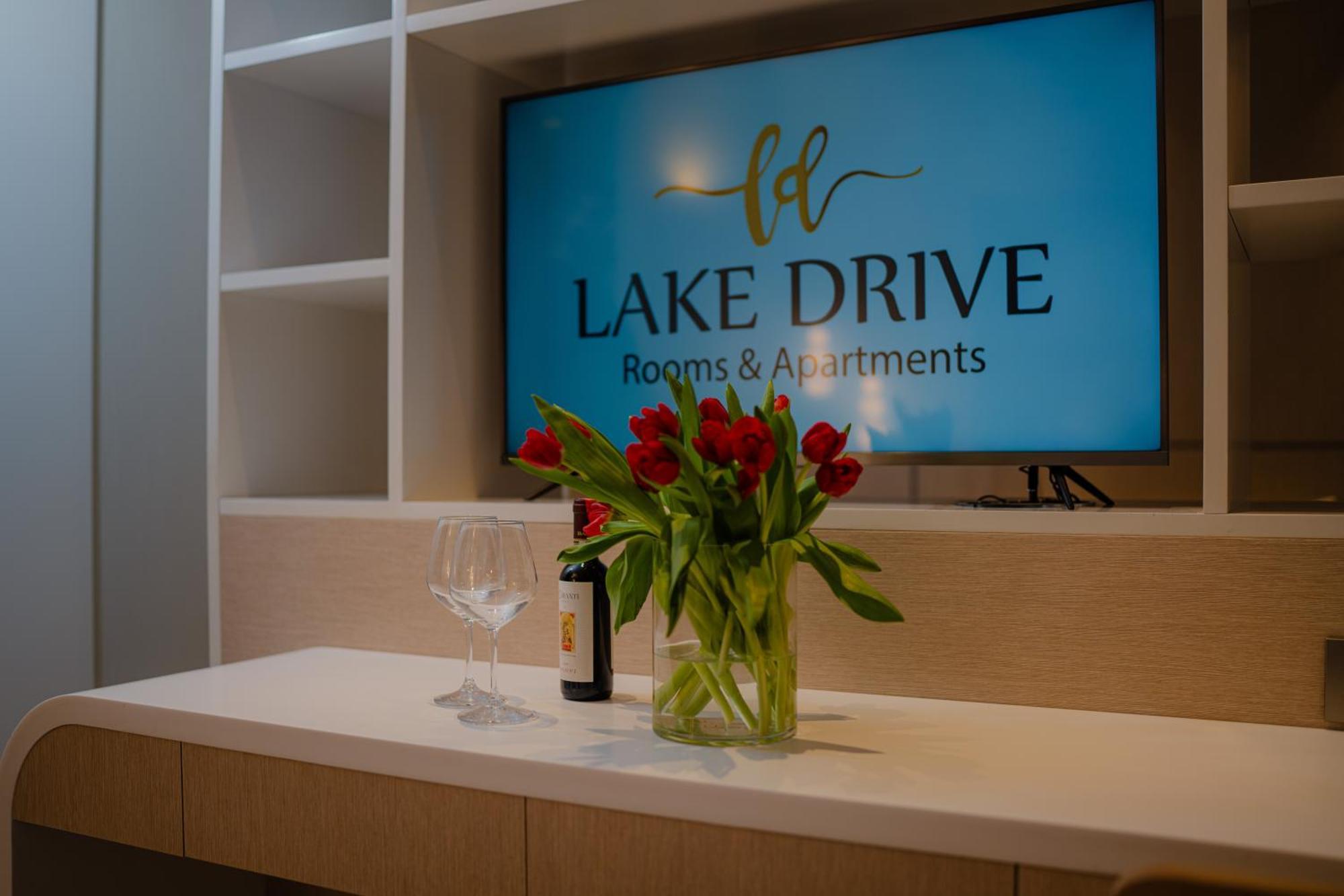 Lake Drive Rooms&Apartments Тирана Экстерьер фото