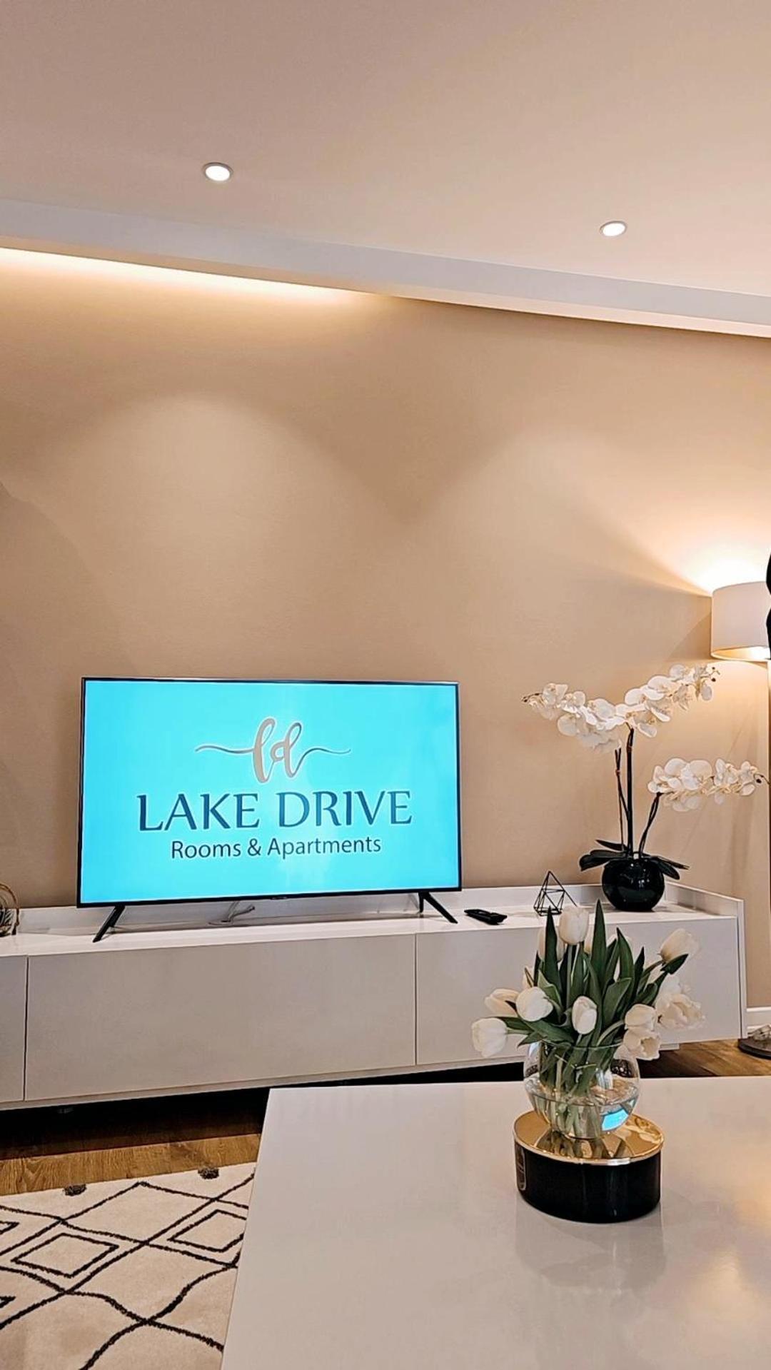 Lake Drive Rooms&Apartments Тирана Экстерьер фото