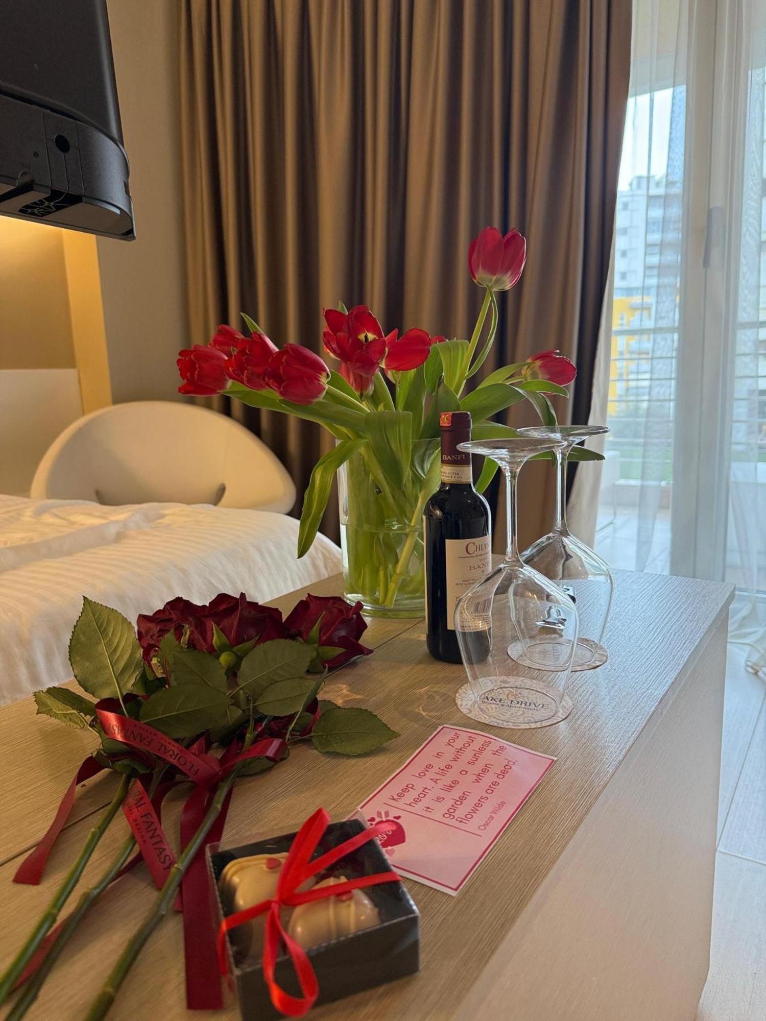 Lake Drive Rooms&Apartments Тирана Экстерьер фото