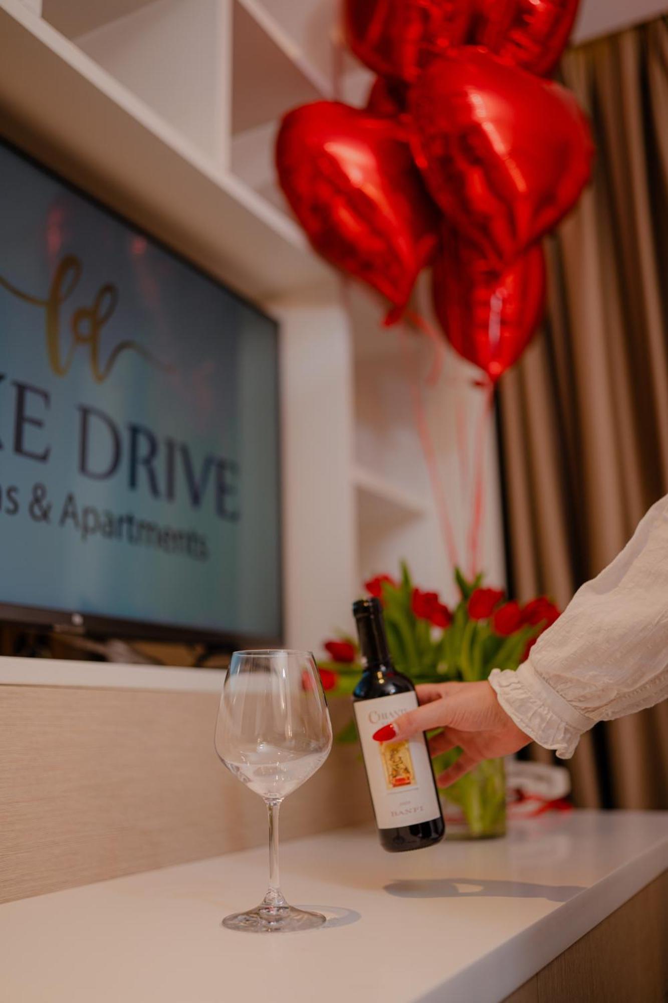 Lake Drive Rooms&Apartments Тирана Экстерьер фото
